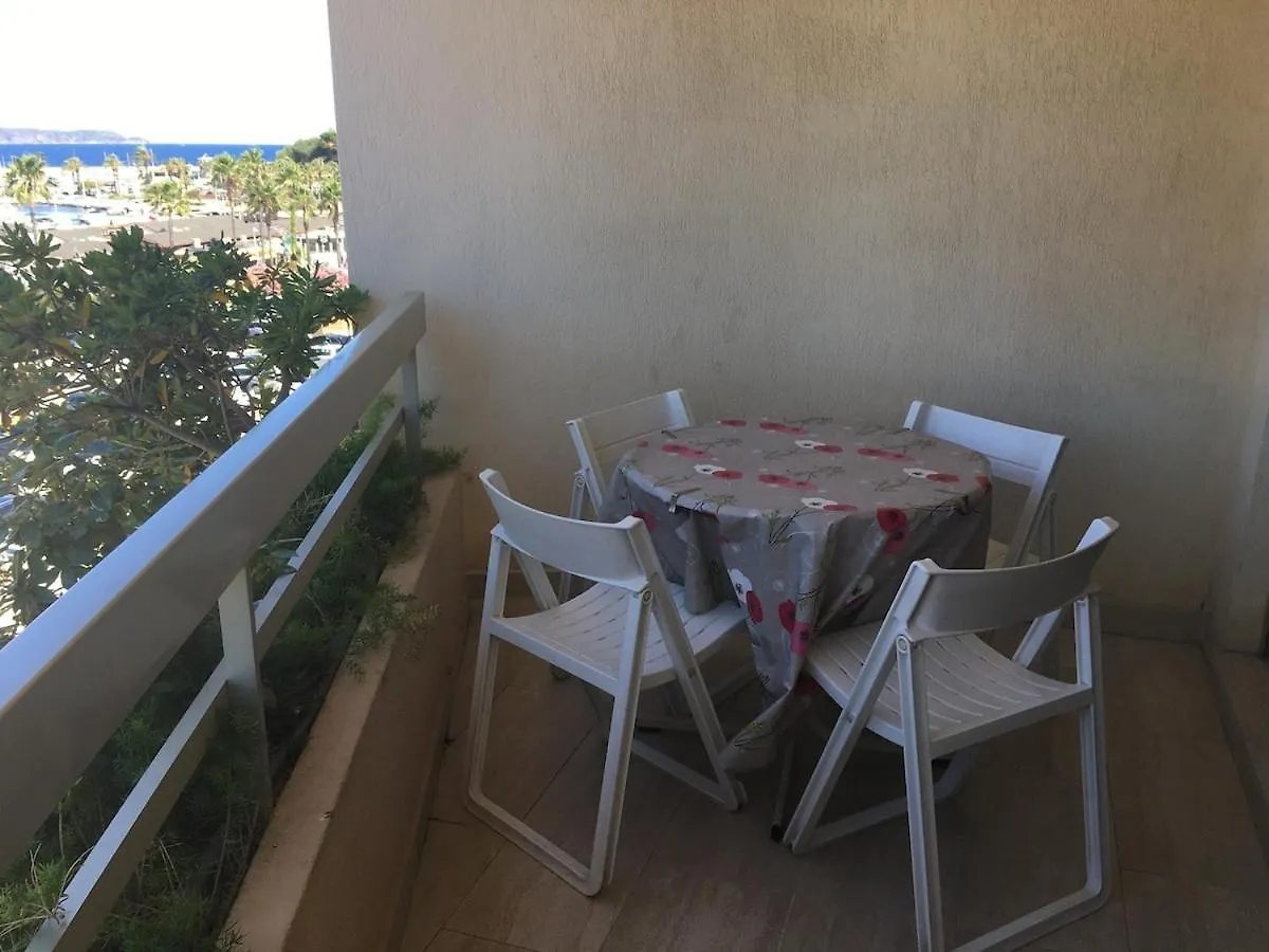 Apartment Studio Vue Mer En Centre Ville A 150 M De La Plage Cavalaire-sur-Mer