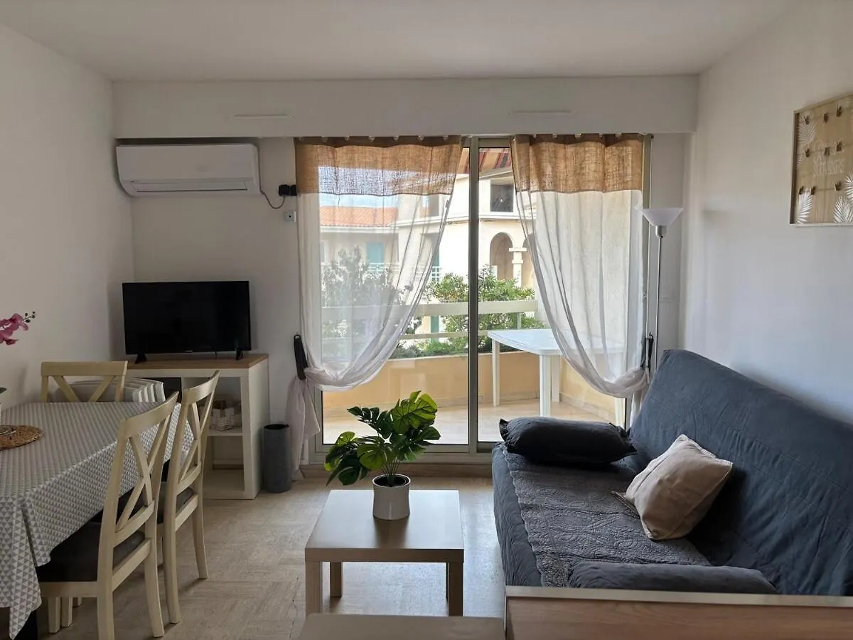 Apartment Studio Vue Mer En Centre Ville A 150 M De La Plage Cavalaire-sur-Mer France